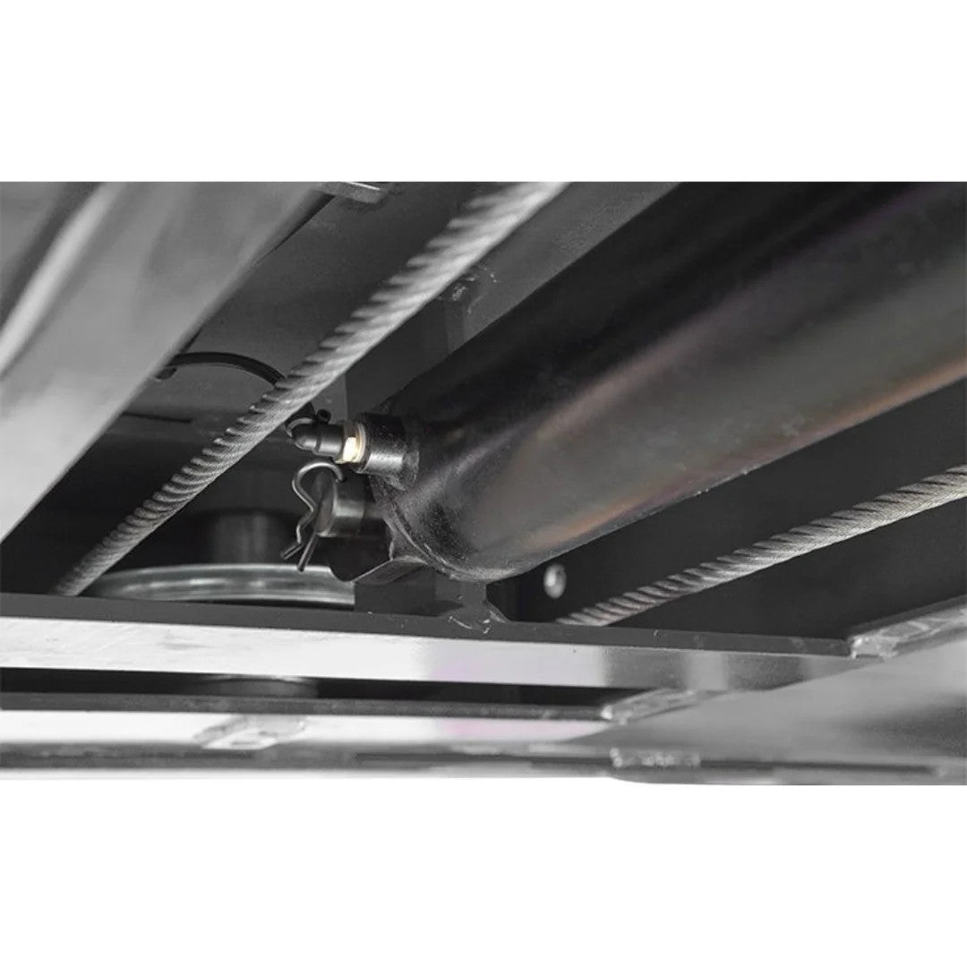BendPak HDS-14 four-post lift, hydraulic cylinder detail
