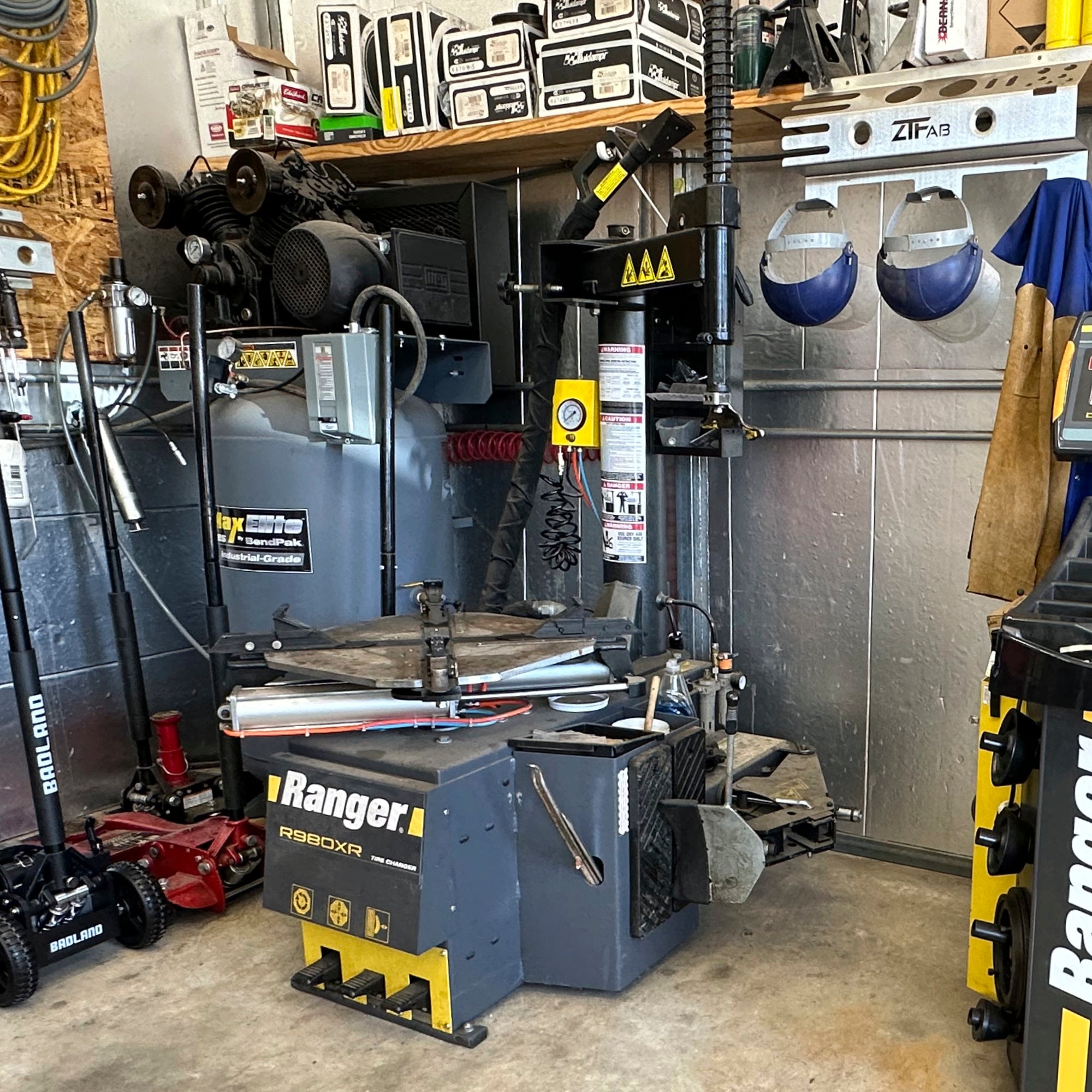 Ranger R980XR tire changer in shop